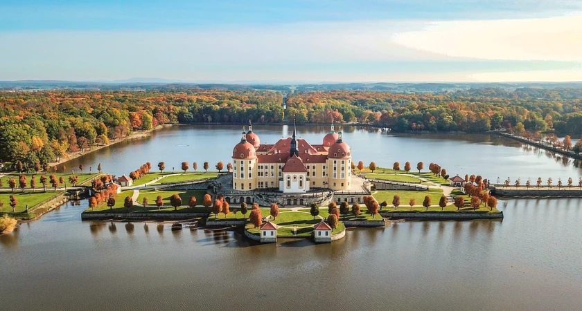 hrad na jezeře castle on the lake