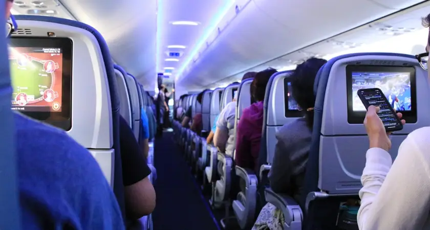 lidé v letadle people in the plane