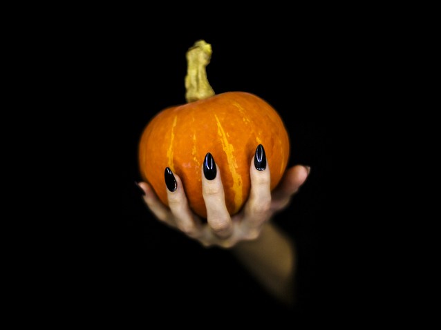 Halloweenská dýně a čarodějnice