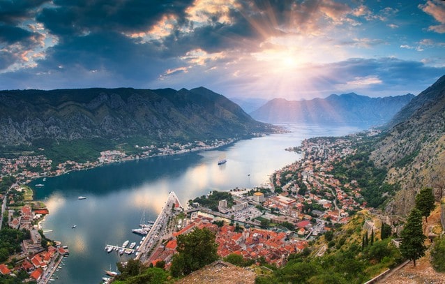 mořská pláž, záliv Kotor, Černá hora