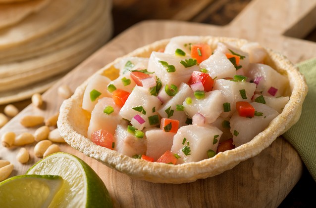 Kostarika jídlo Ceviche plantýn patacones